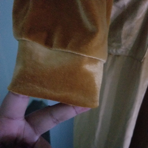 ❌SOLD❌ Beautiful Turmeric/ Mustard Color Velour Jacket - Picture 5 of 8